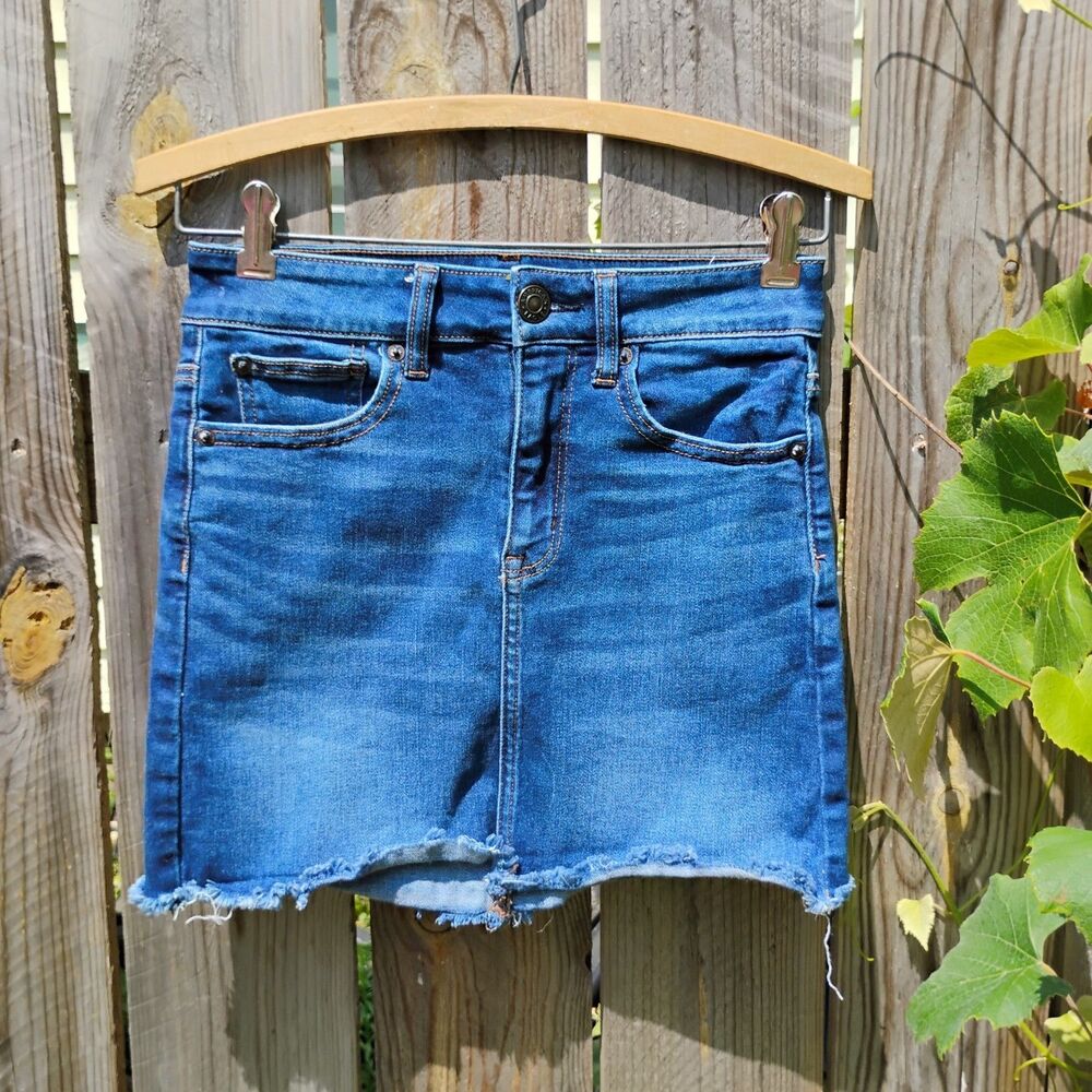 American Eagle Denim Mini Skirt Size 2 High Rise Raw Hem Ne(x)t Level Stretch